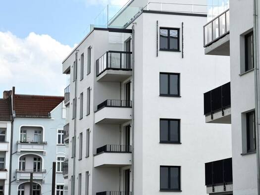 Wohnung zur Miete - Erstbezug nur mit Wohnberechtigungsschein 977 € 4 Zimmer 84,9 m² 1. Geschoss frei ab 16.11.2026 Konrad-Wolf-Straße Alt-Hohenschönhausen Lichtenberg 13055