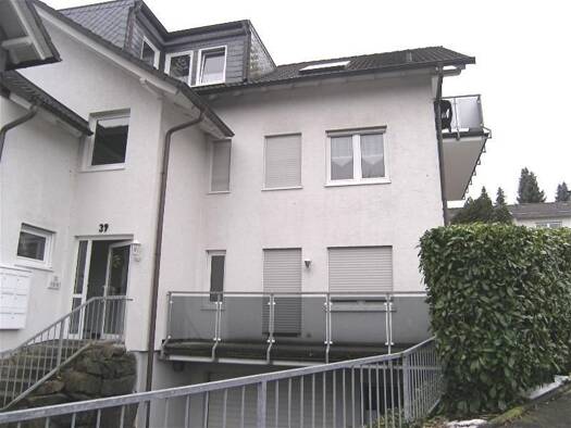 Wohnung zur Miete 845 € 3 Zimmer 92 m² 1. Geschoss frei ab 01.10.2026 Friedhofstraße 39 Wiehl 51674