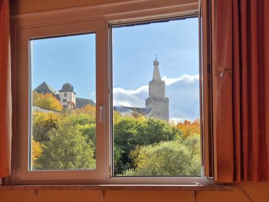 Wohnung zur Miete 320 € 3 Zimmer 74,9 m² Geschoss 3/4 frei ab sofort Weida 07570