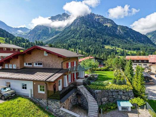 Einfamilienhaus zum Kauf 1.850.000 € 8 Zimmer 297 m² 1.196 m² Grundstück Mittelberg 6993