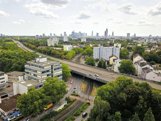 Büro zur Miete provisionsfrei 10,50 € 390 m² Bürofläche Hausen Frankfurt am Main 60488