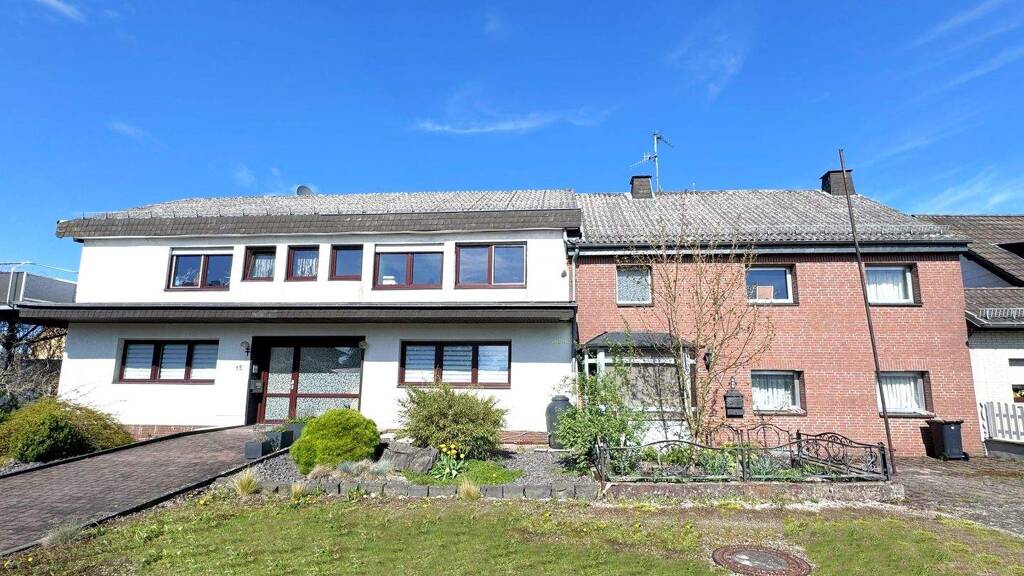 Einfamilienhaus zum Kauf 295.000 € 295 m² 1.421 m² Grundstück Dollendorf Blankenheim 53945