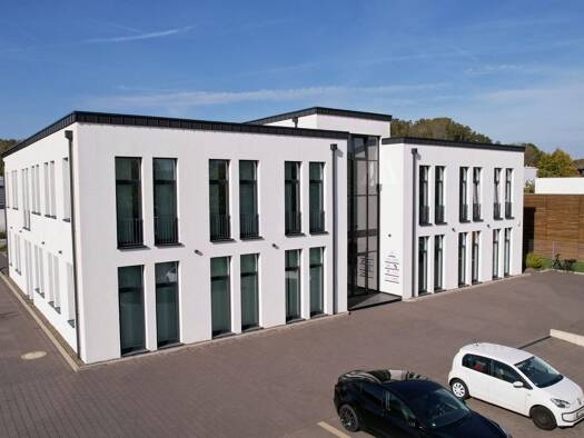 Bürofläche zur Miete 2.994 € 8 Zimmer 240 m² Bürofläche Sachsenweg 16 Heessen Heessen 59073