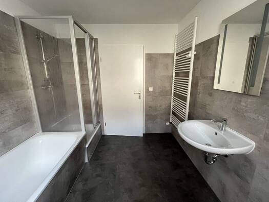 Wohnung zur Miete 387 € 2 Zimmer 61,9 m² EG Krügerstraße 15 Ebersdorf Chemnitz 09131