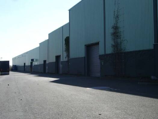 Lagerhalle zur Miete 4,40 € 3.500 m² Lagerfläche teilbar ab 1.000 m² Karlsbader Straße 29 Friedberg Friedberg 61169