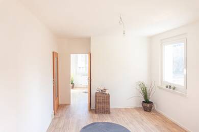 Wohnung zur Miete 237 € 2 Zimmer 46,3 m² 3. Geschoss frei ab 15.08.2025 Marschnerstr. 4a Helbersdorf 611 Chemnitz 09120