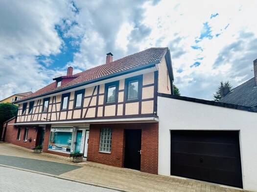 Haus zum Kauf 249.000 € 9 Zimmer 223 m² 734 m² Grundstück frei ab sofort In der Welle 13 Gestorf Springe 31832