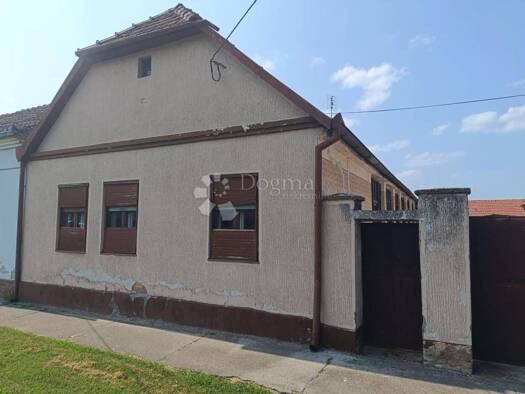 Haus zum Kauf 32.850 € 2 Zimmer 1.887 m² Brsadin, Trpinja Trpinja