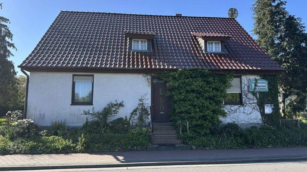 Haus zum Kauf 98.000 € 5 Zimmer 170 m² 5.403 m² Grundstück frei ab sofort am Schäfertor 3 Diesdorf 29413