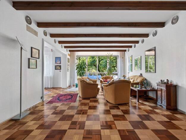 Haus zum Kauf 980.000 € 15 Zimmer 247,6 m² 637 m² Grundstück Südweststadt Südweststadt 76137
