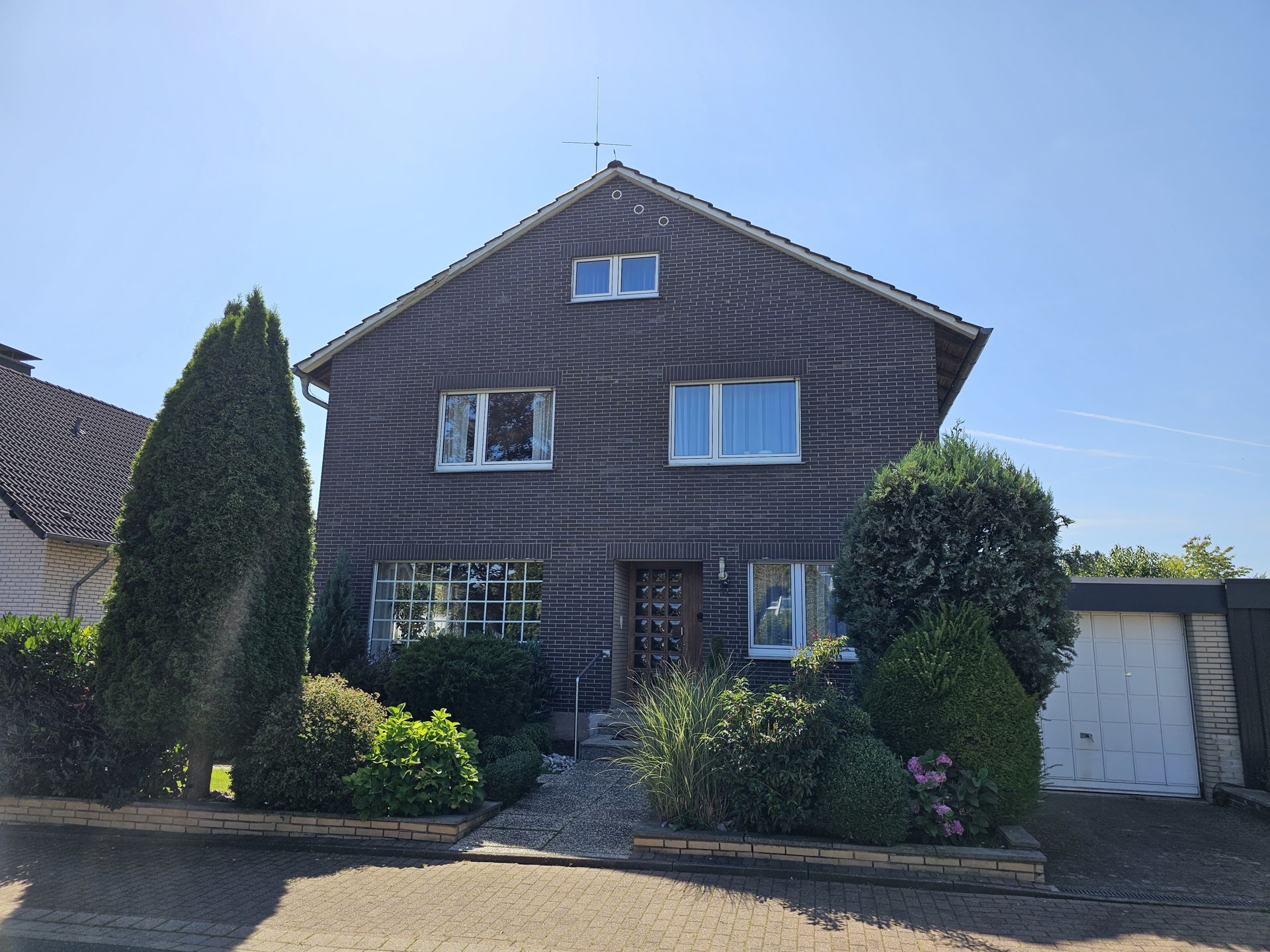 Einfamilienhaus zum Kauf 248.000 € 8 Zimmer 181 m²<br/>Wohnfläche 583 m²<br/>Grundstück Brakel Brakel 33034