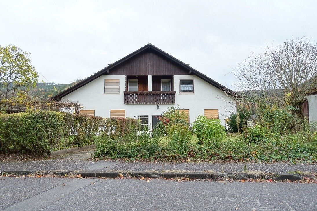 Mehrfamilienhaus zum Kauf 449.000 € 11 Zimmer 320 m²<br/>Wohnfläche 997 m²<br/>Grundstück Christophshof Bad Wildbad 75323