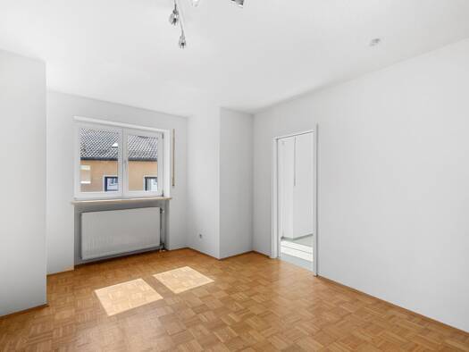 Wohnung zum Kauf 149.000 € 2 Zimmer 43,2 m² 2 Geschosse frei ab sofort Roding Roding 93426