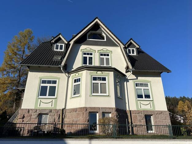Wohnung zur Miete 1.049 € 5 Zimmer 137,2 m² frei ab 01.09.2026 Zella-Mehlis 98544