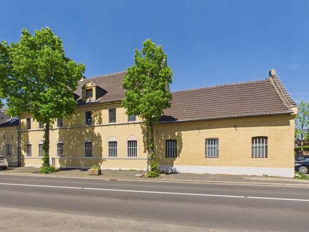 Mehrfamilienhaus zum Kauf provisionsfrei 970.000 € 13 Zimmer 321,3 m² 504 m² Grundstück Sinnersdorf Pulheim 50259
