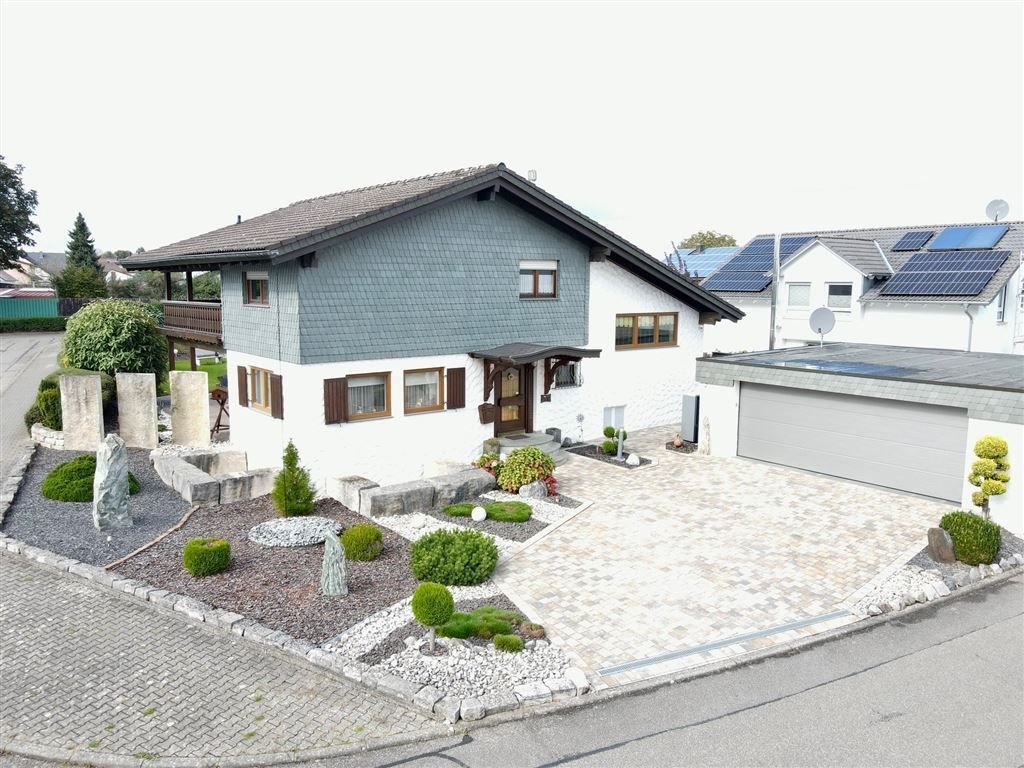 Einfamilienhaus zum Kauf 759.000 € 7,5 Zimmer 221,5 m²<br/>Wohnfläche 794 m²<br/>Grundstück ab sofort<br/>Verfügbarkeit Massenbachhausen 74252