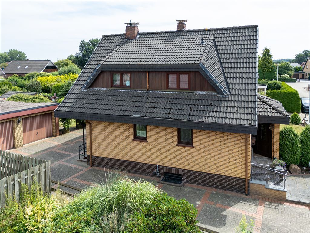 Mehrfamilienhaus zur Versteigerung 319.000 € 7 Zimmer 177,5 m²<br/>Wohnfläche 801 m²<br/>Grundstück ab sofort<br/>Verfügbarkeit Fasanenweg 7 Neubruchhausen Bassum 27211