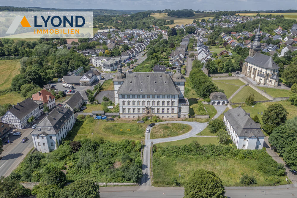 Schloss zum Kauf 784.000 € 30 Zimmer 1.500 m²<br/>Wohnfläche 11.596 m²<br/>Grundstück Sichtigvor Warstein / Mülheim 59581