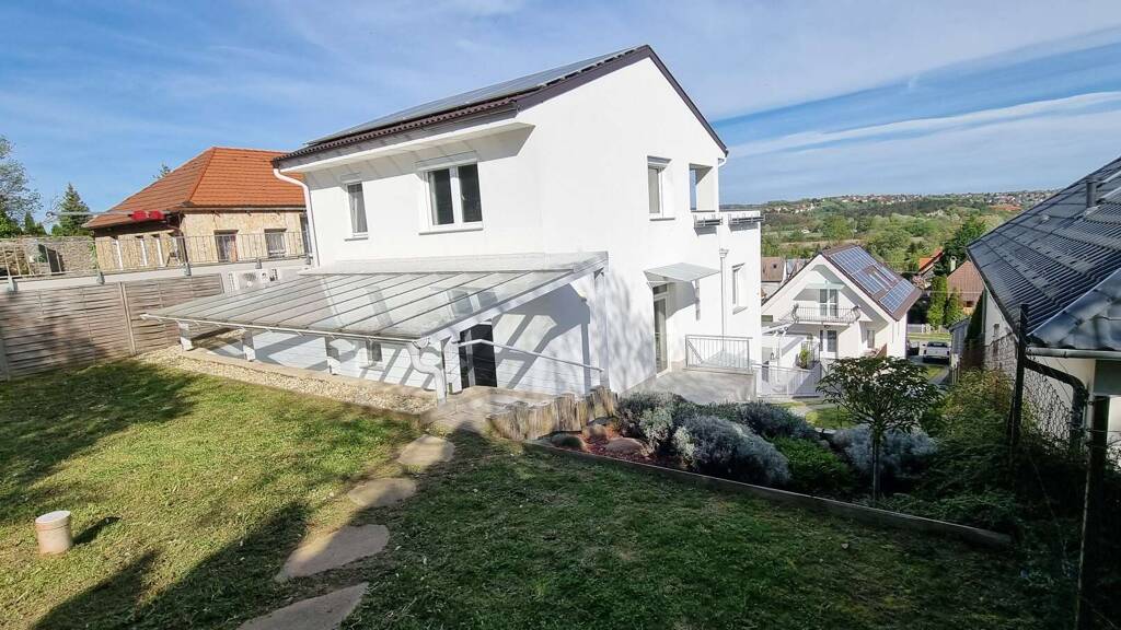 Studio zum Kauf 312.000 € 4 Zimmer 98 m² frei ab sofort HĂ©vĂz