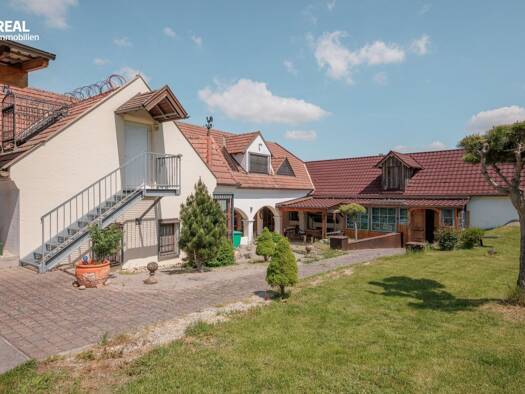 Haus zum Kauf 10 Zimmer 650 m² 3.100 m² Grundstück Sierndorf 2011