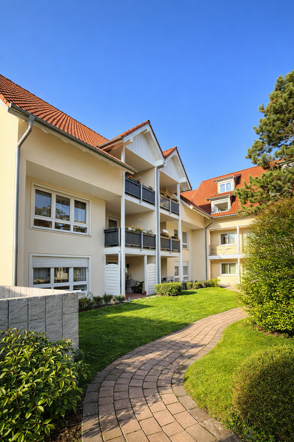 Immobilie in Ebersbach-Musbach - Komfortables und sicheres Wohnen für Jung und Alt - Bild 2