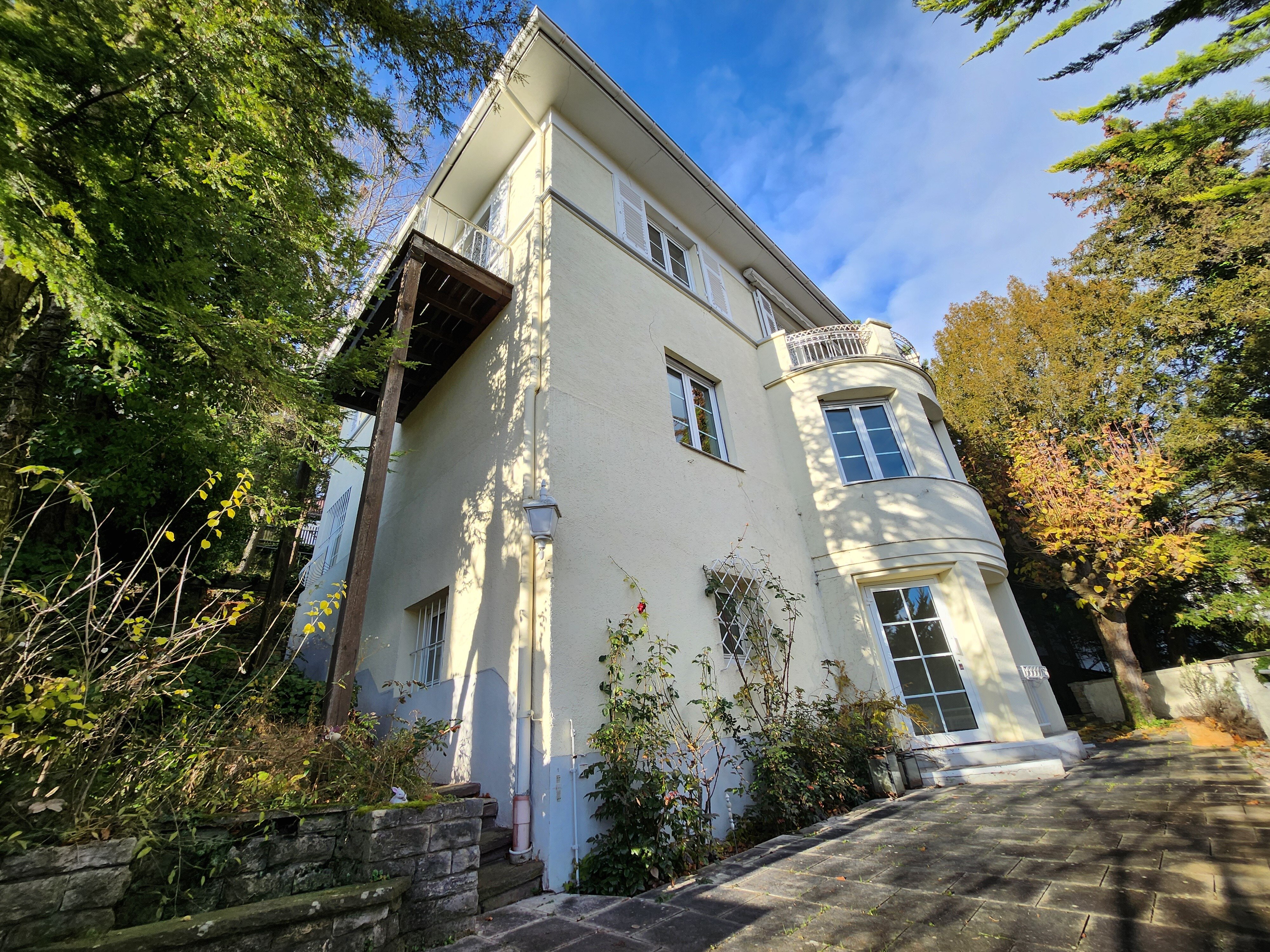 Haus zur Miete 3.850 € 10 Zimmer 280 m²<br/>Wohnfläche 1.000 m²<br/>Grundstück ab sofort<br/>Verfügbarkeit Heslach Stuttgart 70199