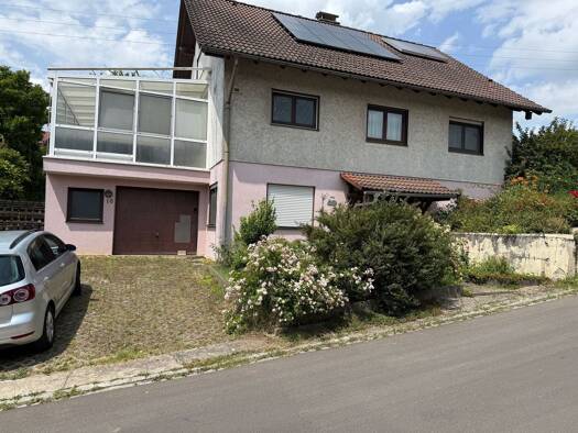 Einfamilienhaus zum Kauf 586.000 € 7 Zimmer 185 m² 749 m² Grundstück Rapperswyher Str. 10 Adelhausen Rheinfelden (Baden) 79618