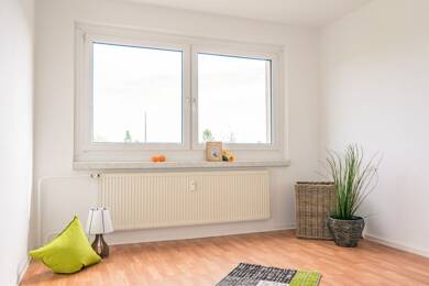 Wohnung zur Miete 293 € 3 Zimmer 56,3 m² EG frei ab 15.10.2025 Johannes-Dick-Str. 37 Hutholz 642 Chemnitz 09123