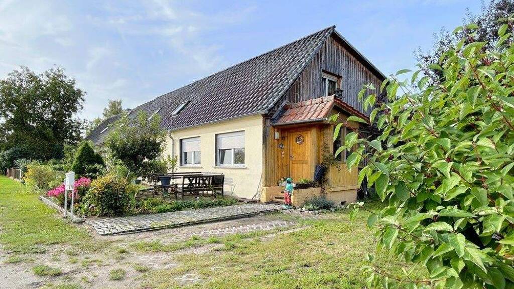Mehrfamilienhaus zum Kauf 250.000 € 6 Zimmer 257 m² 1.311 m² Grundstück Bagow Päwesin / Bagow 14778