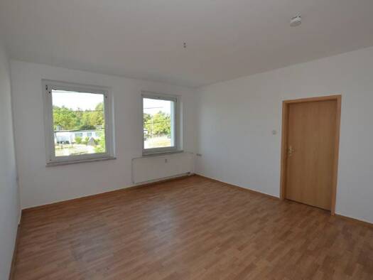 Wohnung zur Miete 390 € 3 Zimmer 65 m² 2. Geschoss Bahnhofstraße 2 Rückersdorf Rückersdorf 03238