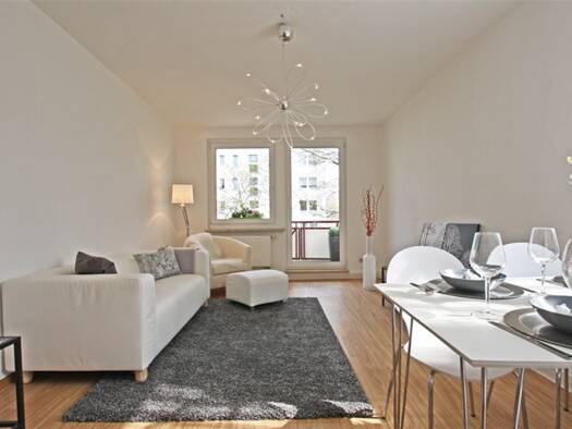 Wohnung zur Miete 302 € 2 Zimmer 50,3 m² EG frei ab 01.11.2026 Steinbeckstraße 35 Stublach Gera 07552
