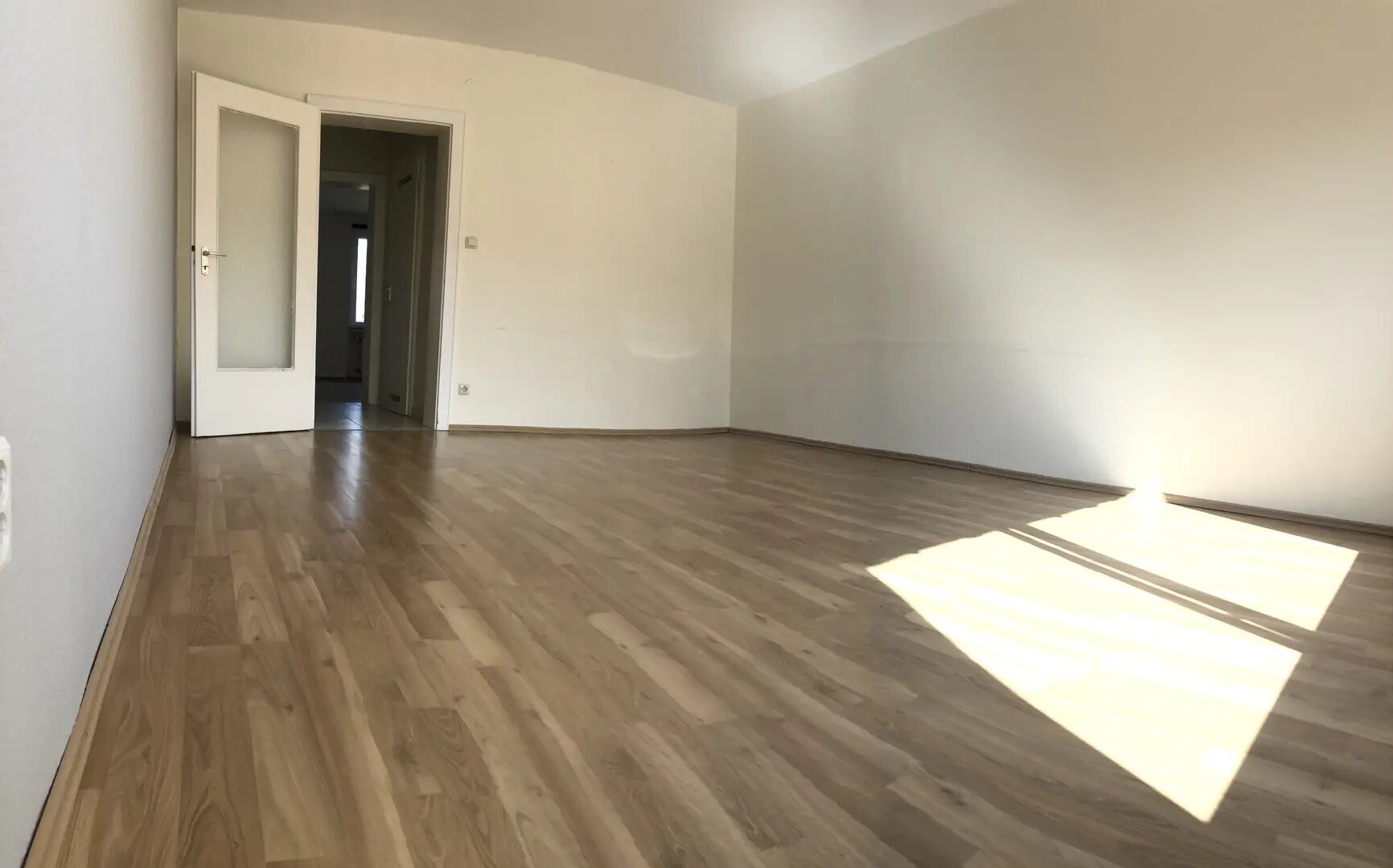 Wohnung zur Miete 700 € 4 Zimmer 93 m²<br/>Wohnfläche ab sofort<br/>Verfügbarkeit Wolfenbütteler Straße Döhren Hannover 30519