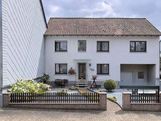 Doppelhaushälfte zum Kauf 173.000 € 6 Zimmer 150 m² 260 m² Grundstück Heimelstraße 12 Ensheim Halberg 66131