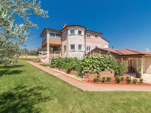 Haus zum Kauf 1.300.000 € 7 Zimmer 400 m² Valtura Ližnjan