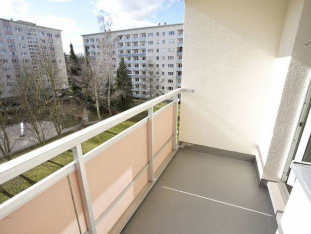 Wohnung zur Miete 405 € 3 Zimmer 71 m² 4. Geschoss Augsburger Straße 46 Bernsdorf Bernsdorf 09126