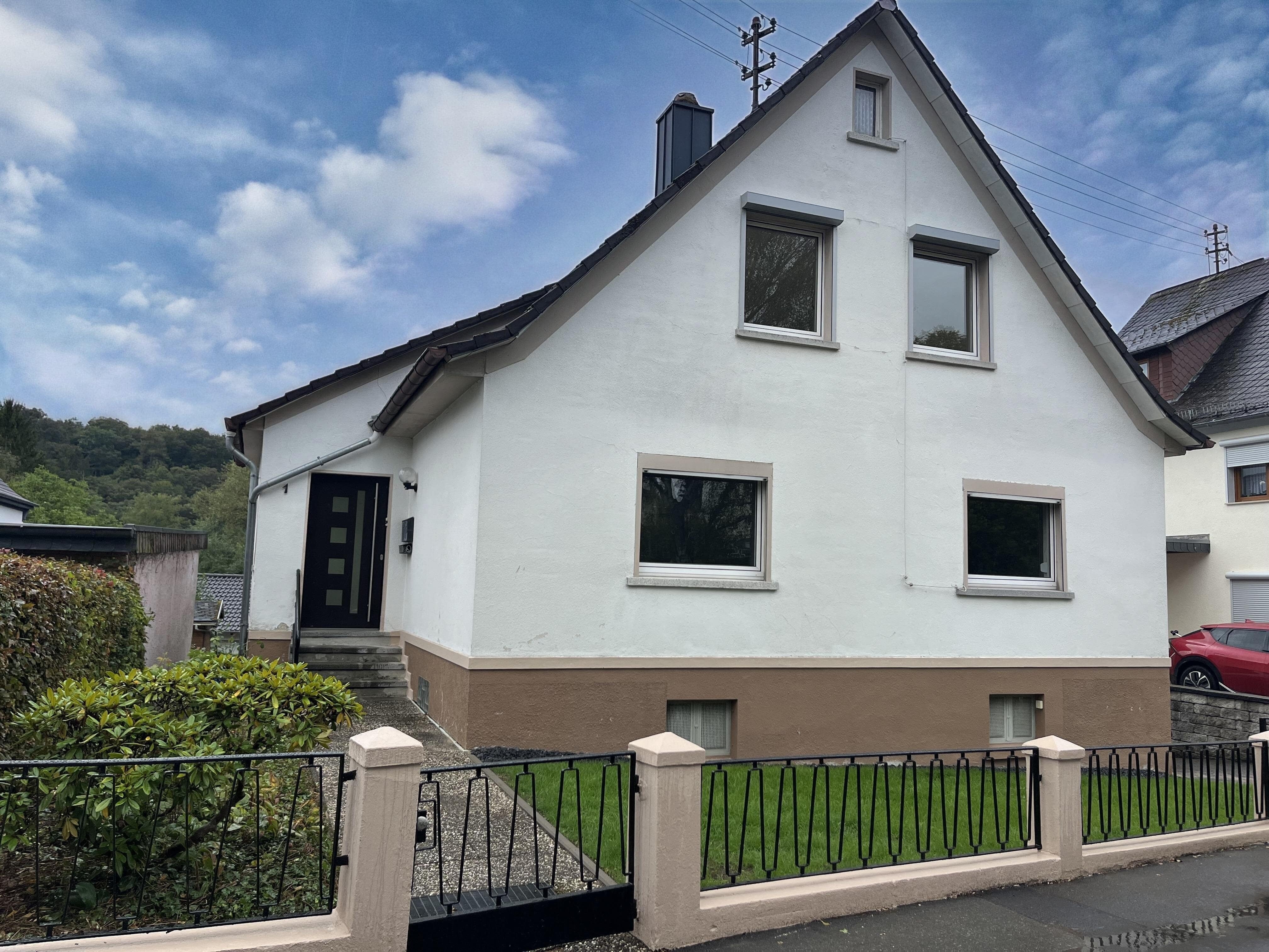 Einfamilienhaus zum Kauf 195.000 € 4 Zimmer 105 m²<br/>Wohnfläche 427 m²<br/>Grundstück Altenkirchen Altenkirchen 57610