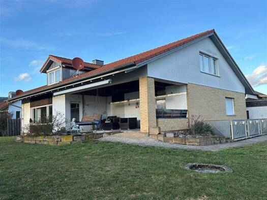 Einfamilienhaus zum Kauf 299.000 € 9 Zimmer 210 m² 700 m² Grundstück frei ab sofort Hofheim Hofheim , Unterfr 97461