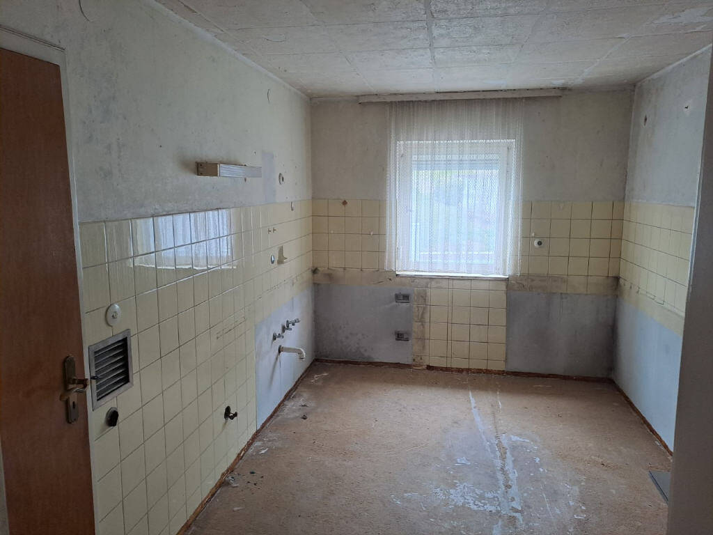 Immobilie in Cham - Sanierungsbedürftige Doppelhaushälfte in begehrter Wohnlage von Cham - Bild 3