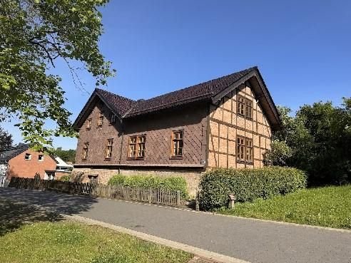 Einfamilienhaus zum Kauf 219.000 € 9 Zimmer 270 m²<br/>Wohnfläche 1.133 m²<br/>Grundstück Neuhaus im Solling Holzminden 37603