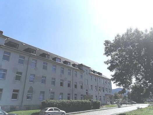 Wohnung zur Miete 503 € 4 Zimmer 83,9 m² EG Prinz-Louis-Ferdinand-Straße Saalfeld Saalfeld/Saale 07318