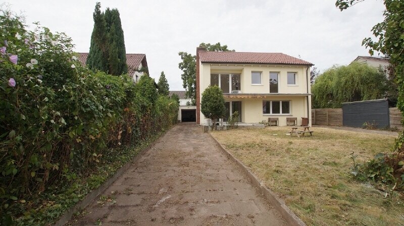 Einfamilienhaus zum Kauf 460.000 € 4 Zimmer 158,8 m²<br/>Wohnfläche 607 m²<br/>Grundstück Planungsbezirk 123 Straubing 94315