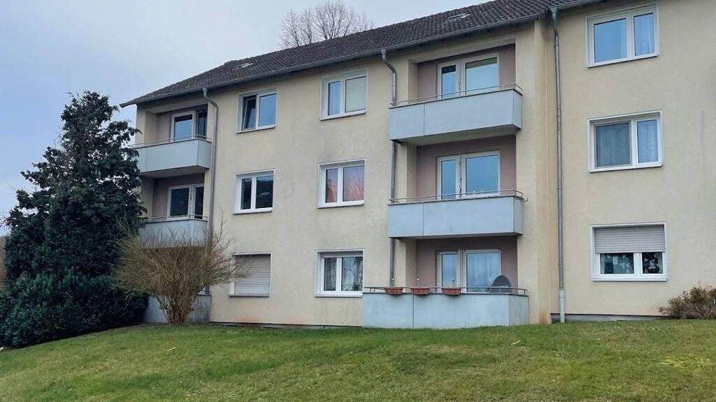 Wohnung zur Miete nur mit Wohnberechtigungsschein 388 € 2 Zimmer 55,1 m² 1. Geschoss frei ab 01.04.2026 Eisenbergstraße 15 Bad Hersfeld 36251