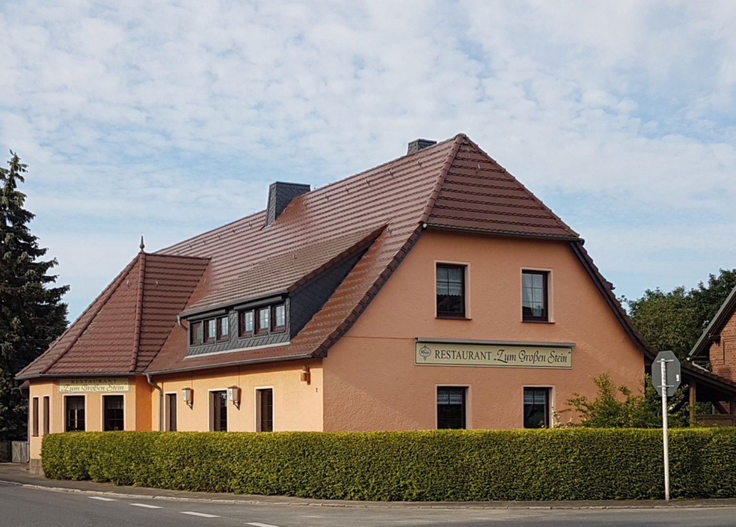 Mehrfamilienhaus zum Kauf provisionsfrei 290.000 € 11 Zimmer 373 m²<br/>Wohnfläche 1.600 m²<br/>Grundstück 01.03.2025<br/>Verfügbarkeit Neuendorf 1 Oderberg 16248