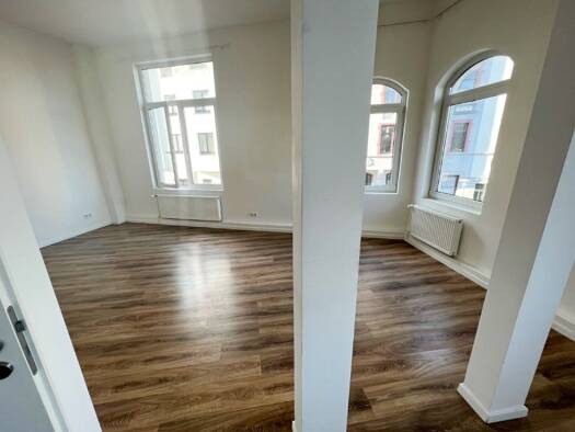 Wohnung zur Miete 850 € 3 Zimmer 105 m² 1. Geschoss frei ab sofort Mitte Mitte 27568
