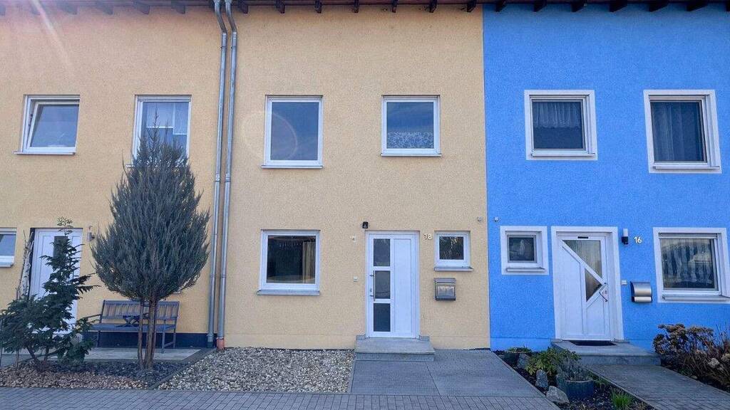 Reihenmittelhaus zum Kauf 349.000 € 5 Zimmer 120 m² 147 m² Grundstück Schwandorf 92421