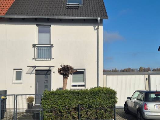 Doppelhaushälfte zur Miete 2.200 € 5 Zimmer 130 m² 300 m² Grundstück frei ab 01.01.2026 In den Leimenäckern 36 Erzhausen 64390