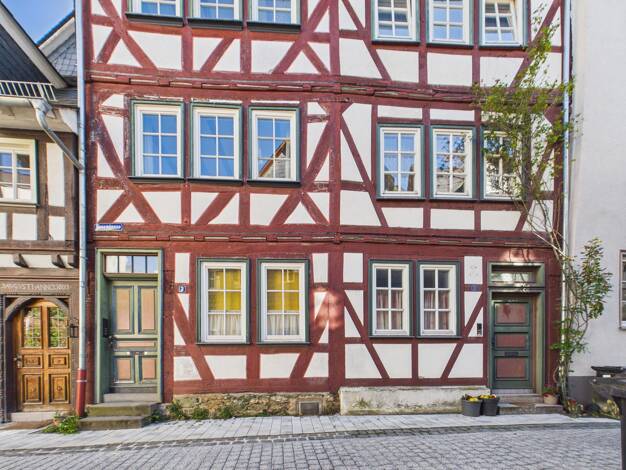 Immobilie zum Kauf 525.000 € 8,5 Zimmer 240 m² 162 m² Grundstück frei ab sofort Wetzlar 35578