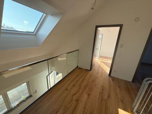 Maisonette zur Miete - Erstbezug 1.695 € 4,5 Zimmer 127,7 m² Geschoss 2/2 frei ab 01.12.2026 Unterer Flurweg 19 Senden Senden 89250