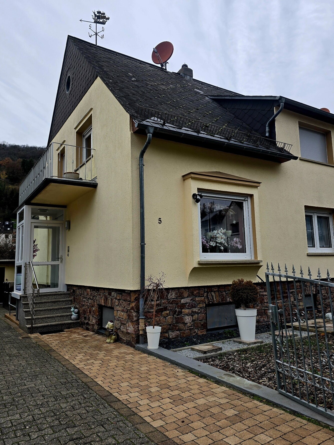 Haus zur Miete 1.200 € 150 m²<br/>Wohnfläche 460 m²<br/>Grundstück Lorch Lorch 65391