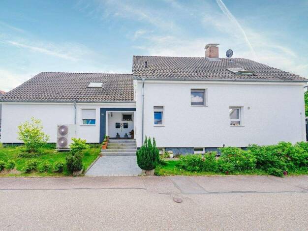 Einfamilienhaus zum Kauf 695.000 € 8 Zimmer 220 m² 526 m² Grundstück frei ab sofort Hohenwart Pforzheim 75181